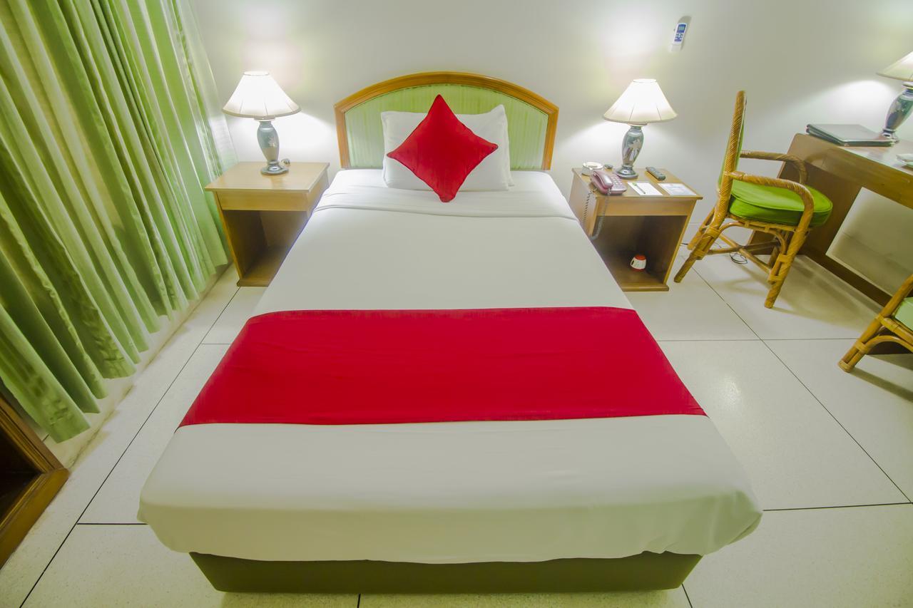 Asia Pacific Hotel Dhaka Bagian luar foto