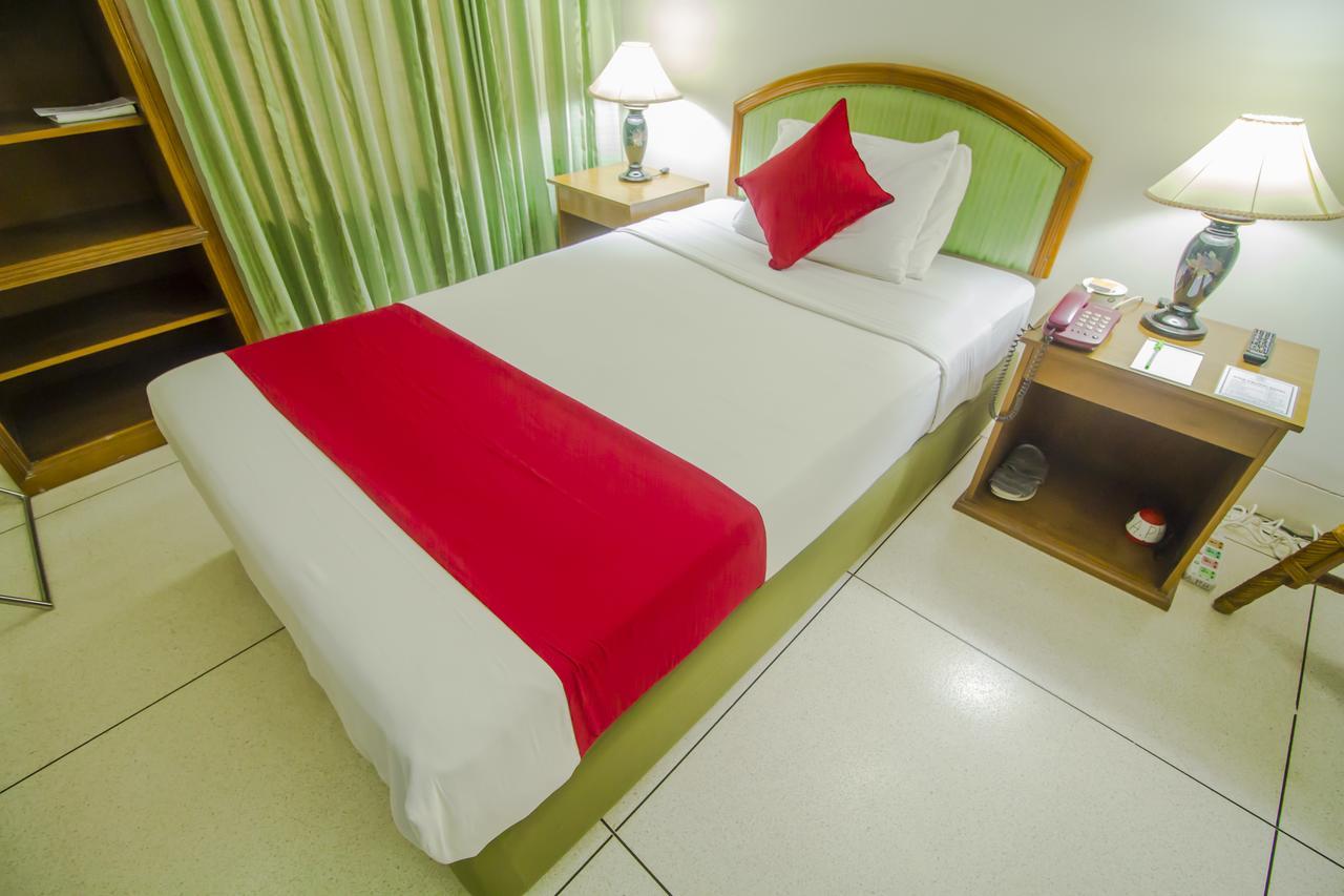 Asia Pacific Hotel Dhaka Bagian luar foto